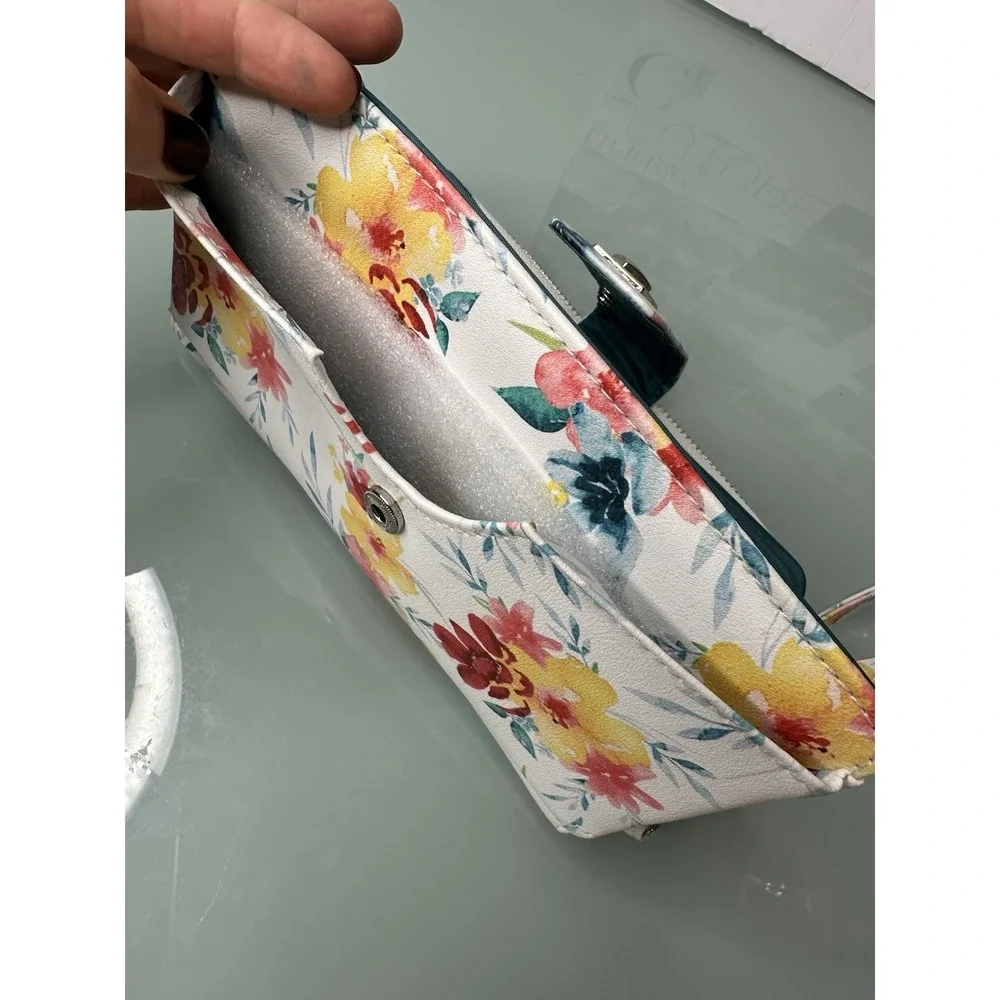 The Unbranded Brand women purse